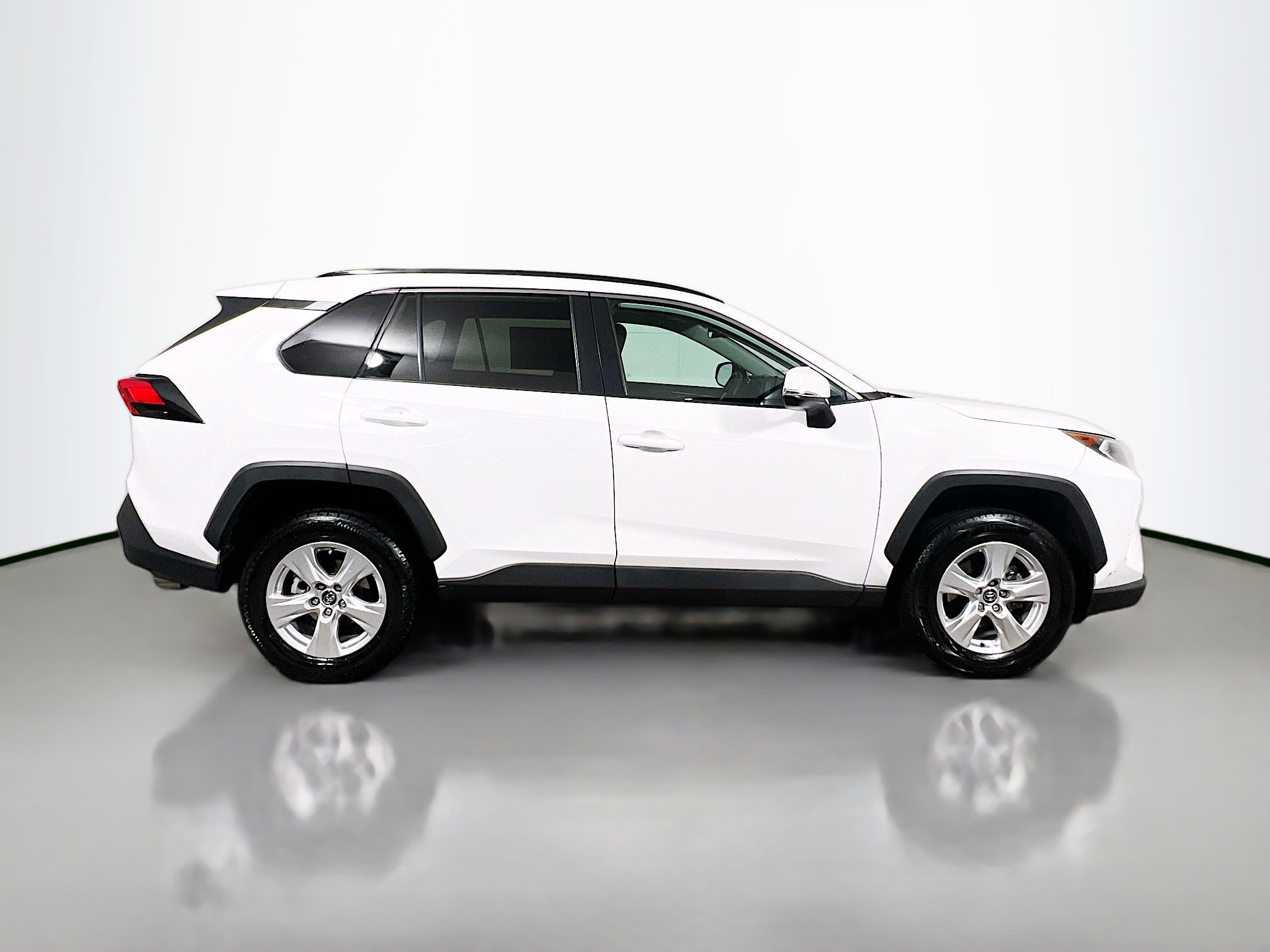 Used 2021 Toyota RAV4 XLE image 3