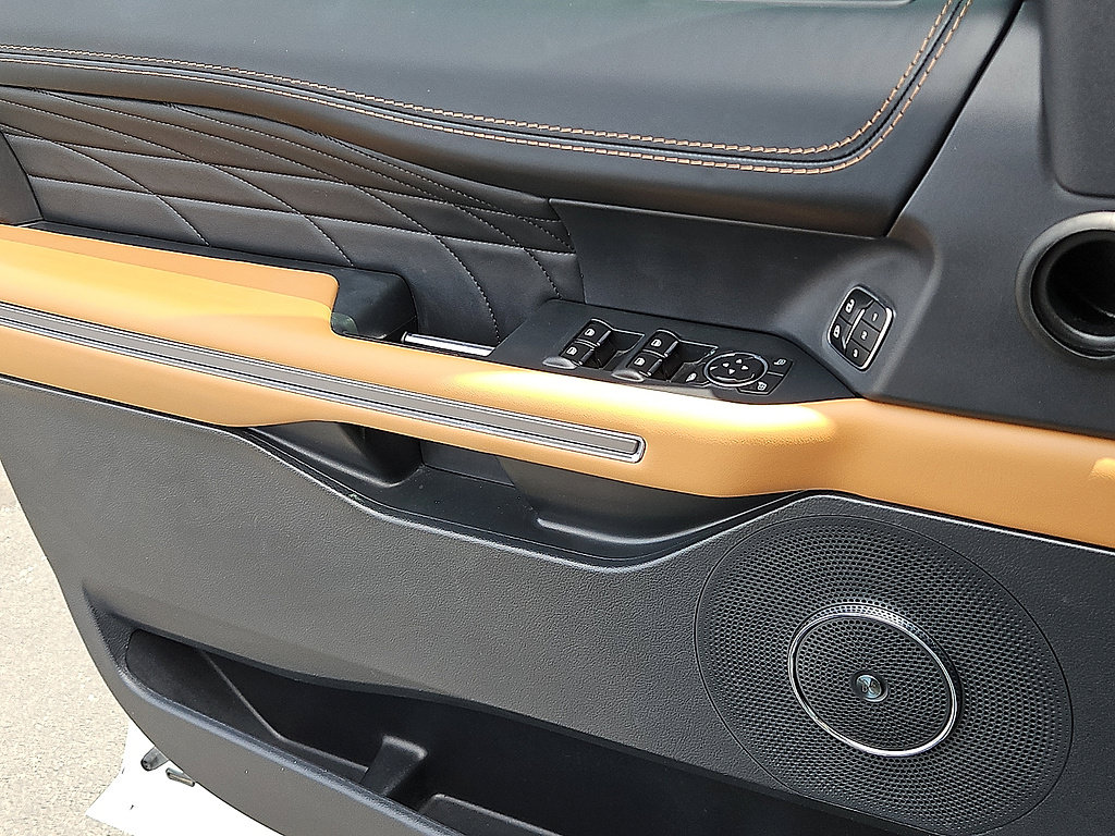 Used 2024 Ford Expedition Max Platinum RWD image 12