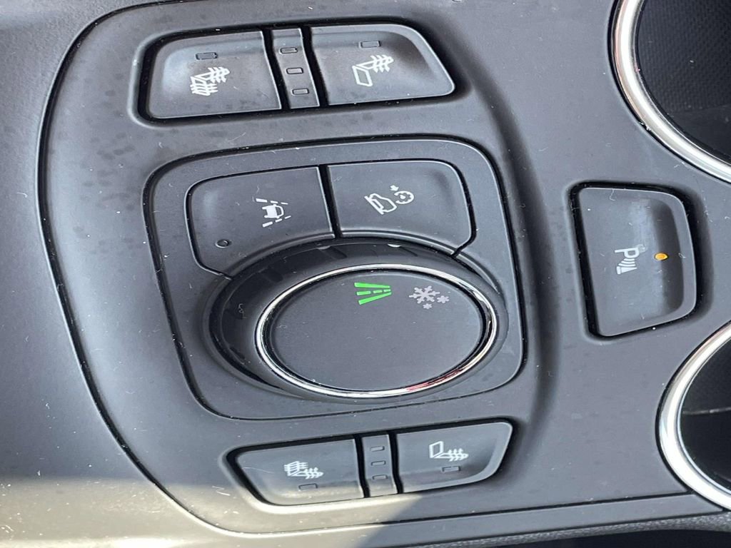 Used 2023 GMC Terrain SLT w/ Tech Package image 23