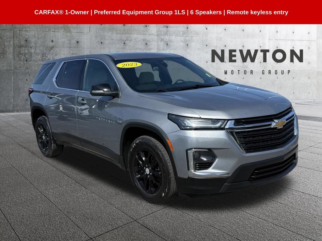 Used 2023 Chevrolet Traverse LS FWD image 1