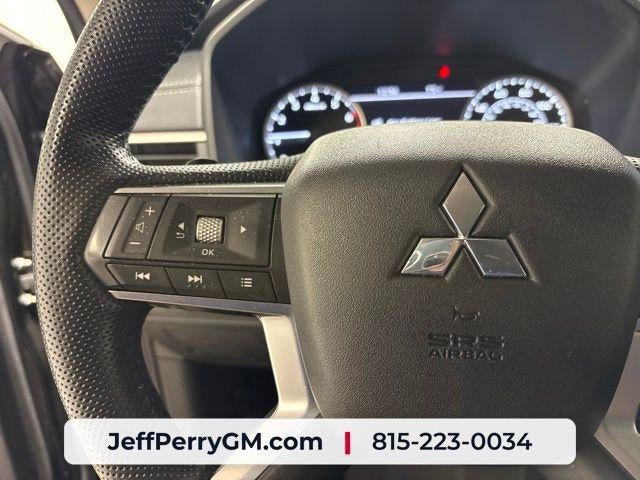 Used 2022 Mitsubishi Outlander SE AWD/4WD image 14