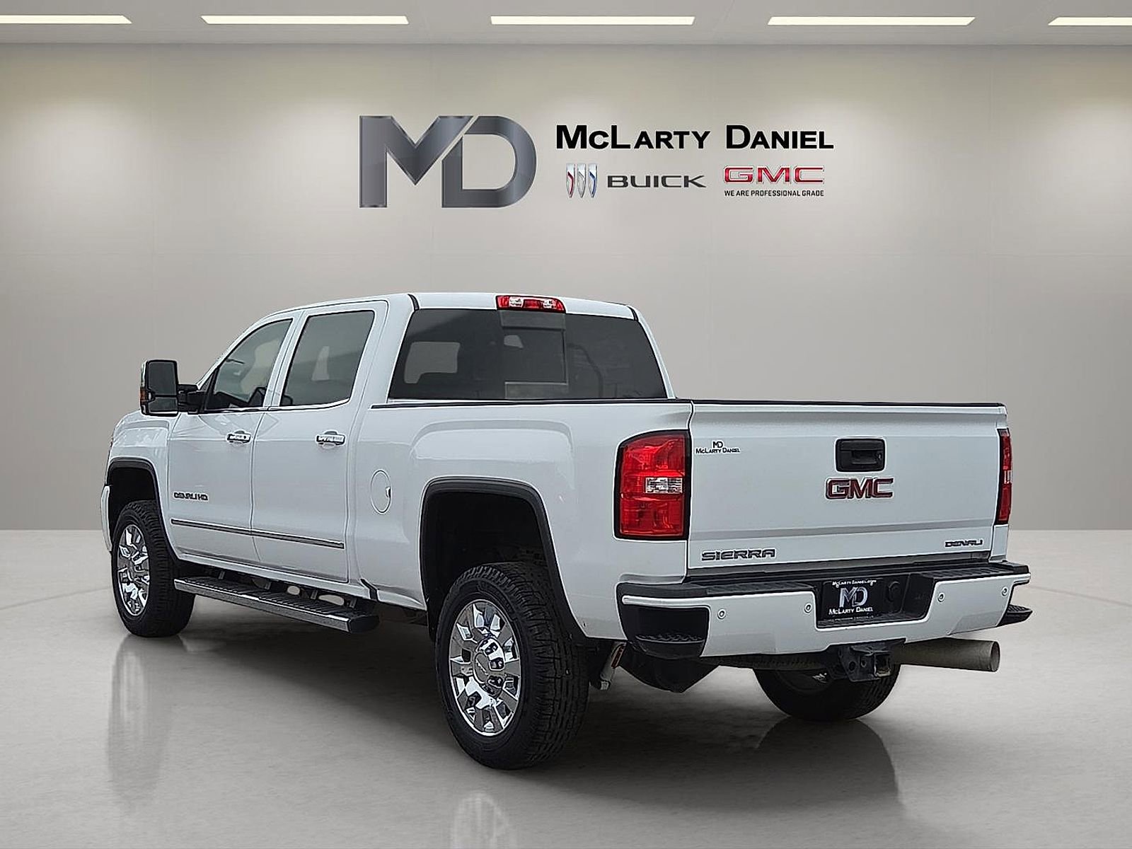 Used 2019 GMC Sierra 2500 Denali w/ Duramax Plus Package AWD/4WD image 4