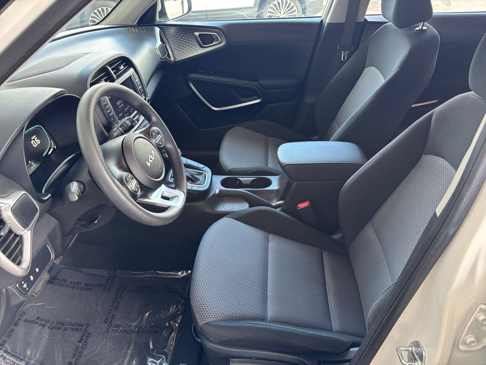 Used 2025 Kia Soul LX w/ LX Technology Package FWD image 27