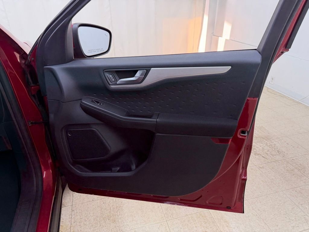 Used 2020 Ford Escape SE image 8