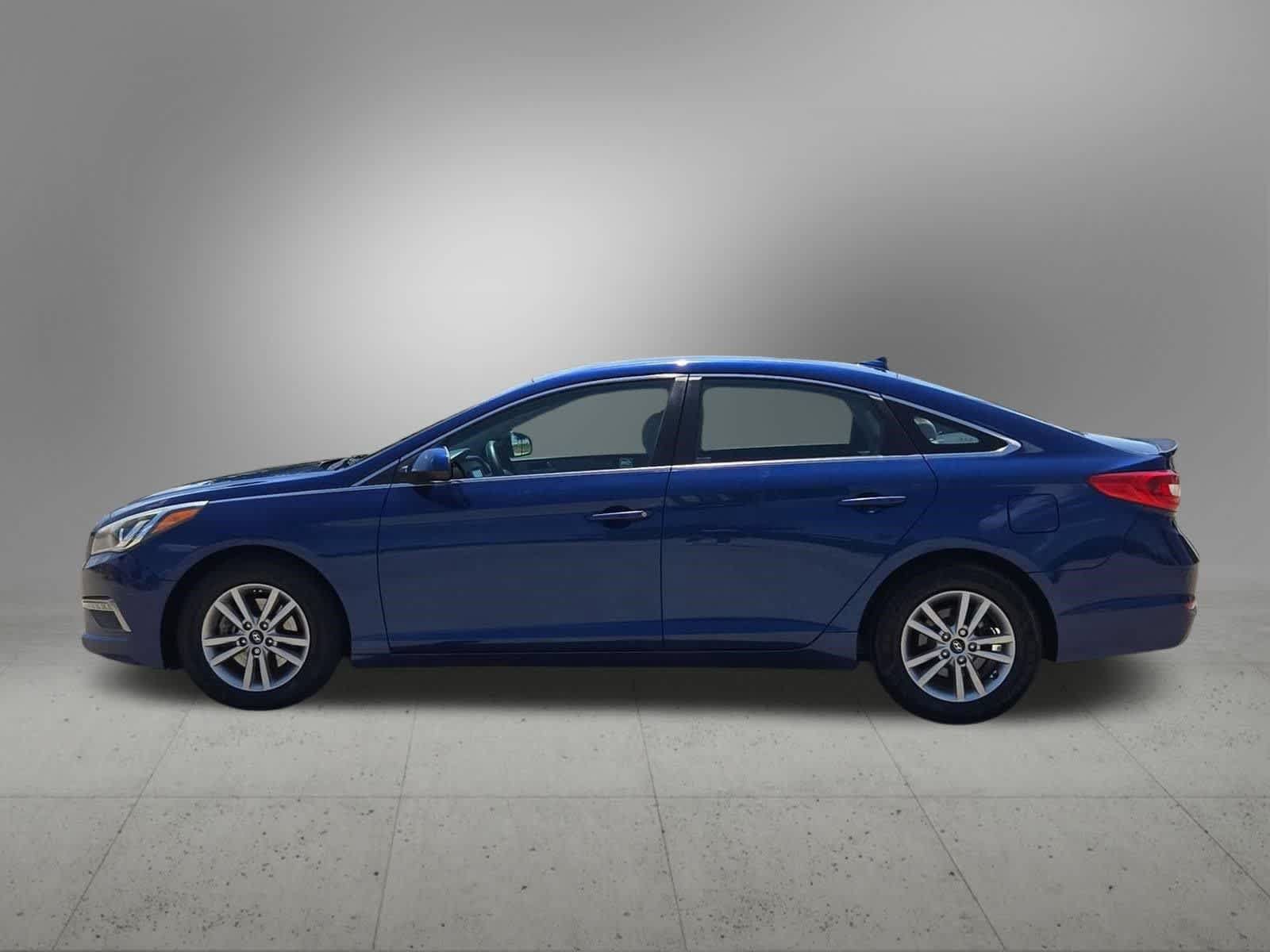 Used 2015 Hyundai Sonata SE w/ Option Group 09 FWD image 3