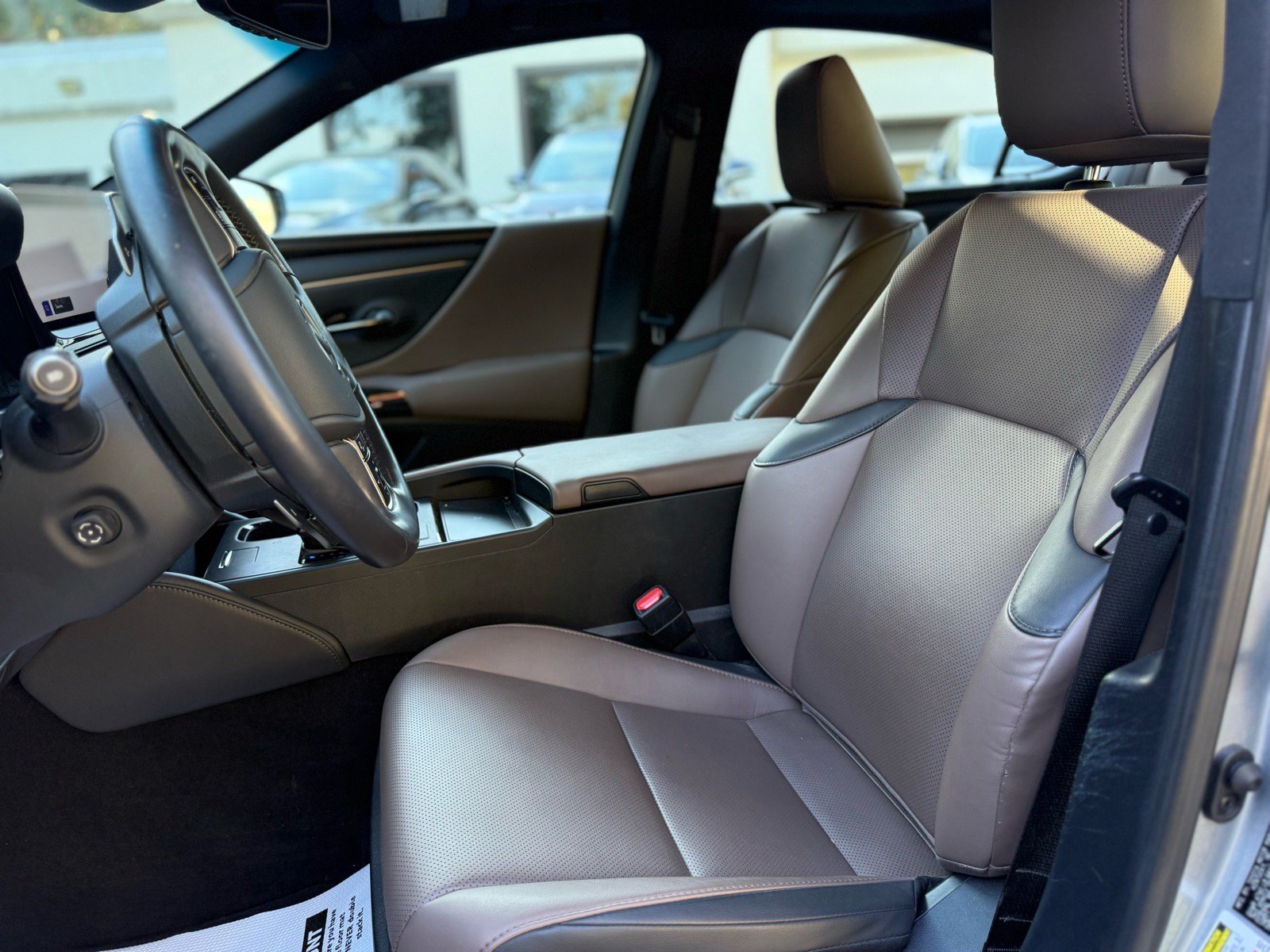 Used 2024 Lexus ES 350 w/ Premium Package FWD image 2