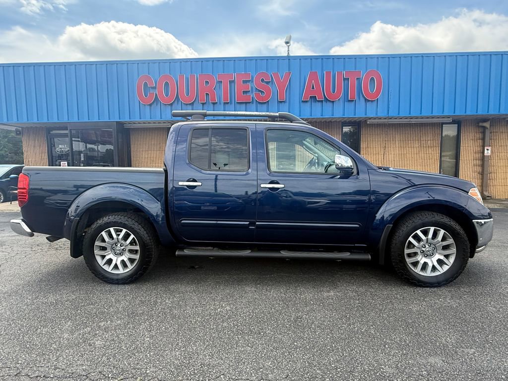 Used 2010 Nissan Frontier LE w/ LE Value Truck Pkg AWD/4WD image 12