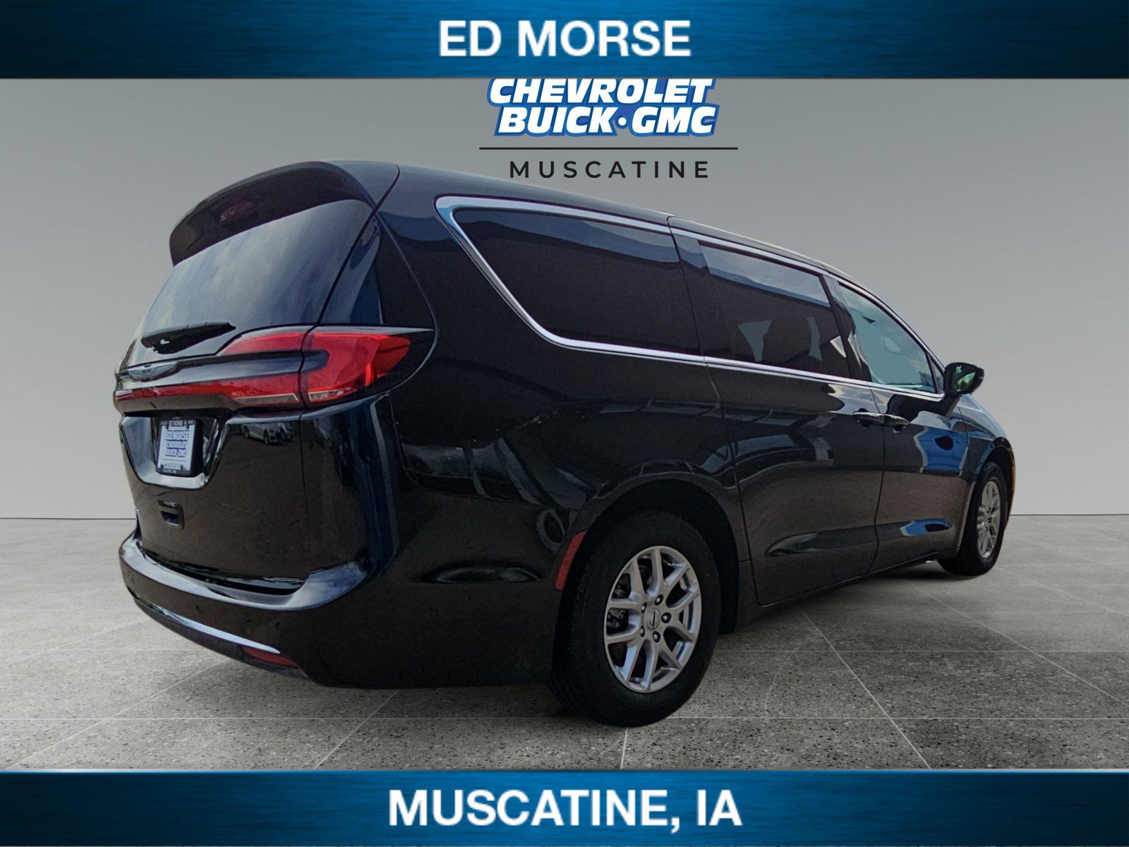 Used 2024 Chrysler Pacifica Touring-L image 5