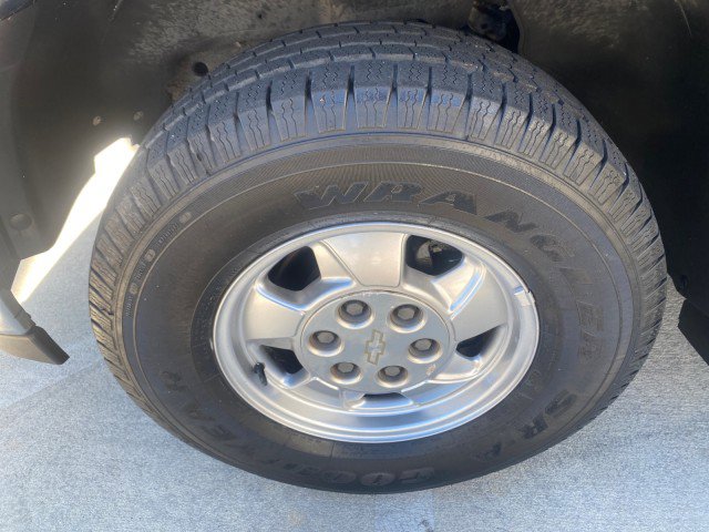 Used 2003 Chevrolet Suburban LS image 20