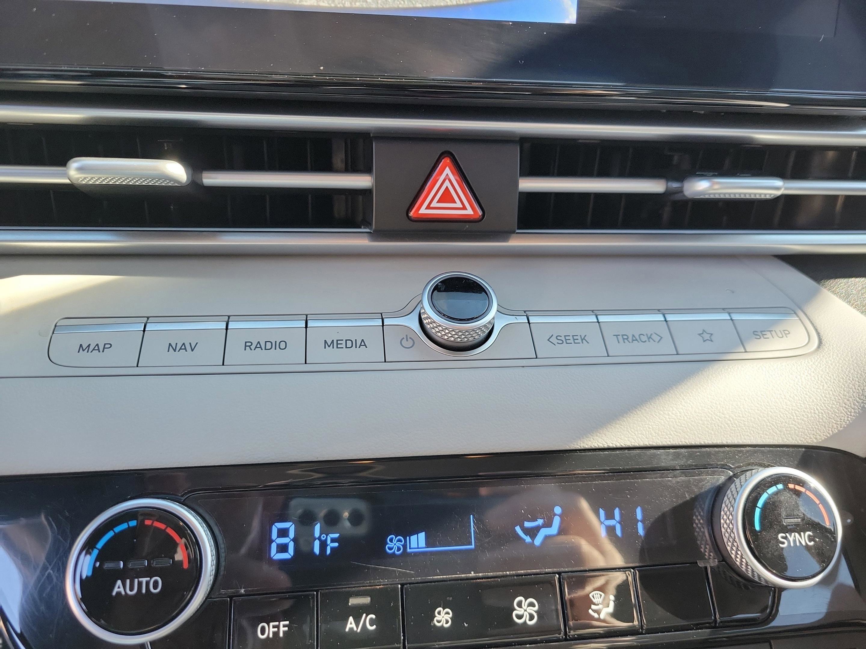 Used 2023 Hyundai Elantra Limited image 29