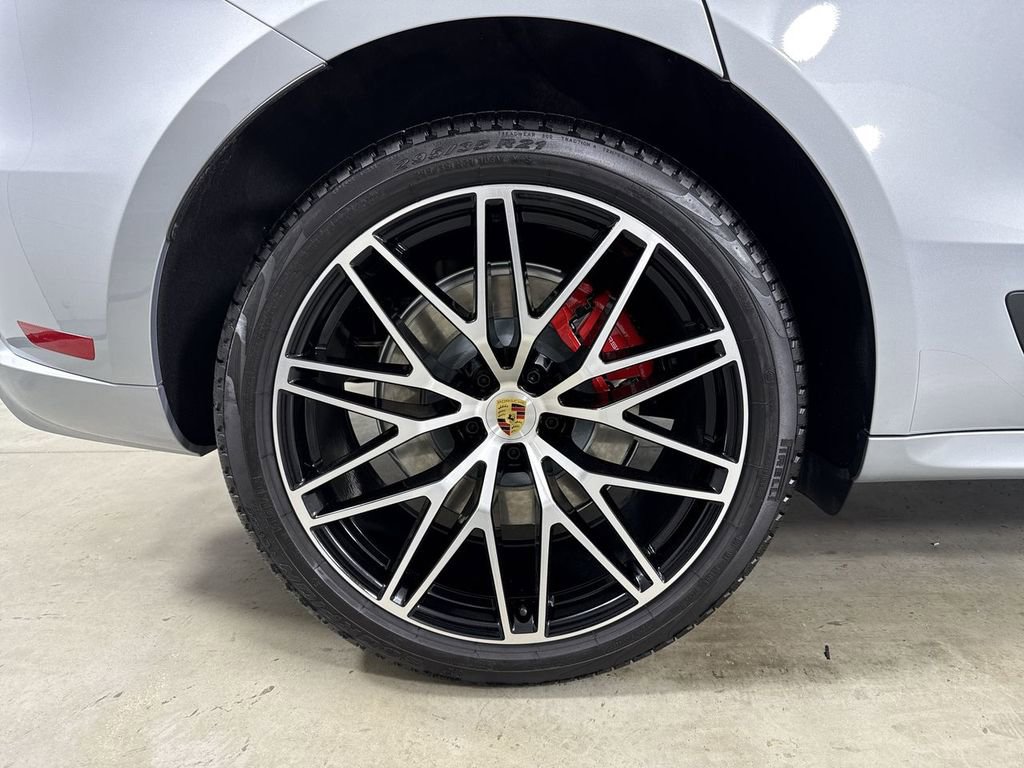 Certified 2026 Porsche Macan GTS AWD/4WD image 16