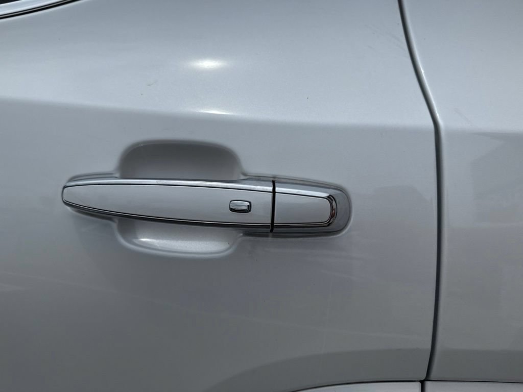 Used 2021 GMC Acadia Denali w/ Denali Technology Package FWD image 11