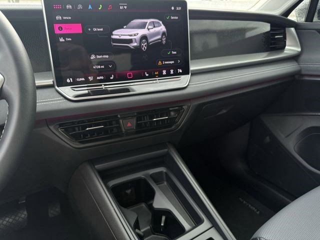 Used 2025 Volkswagen Tiguan SE image 13