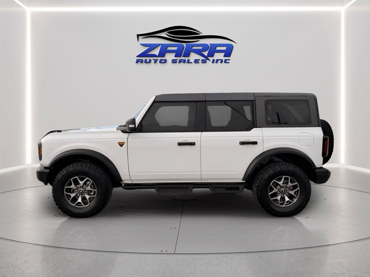 Used 2023 Ford Bronco Badlands image 3