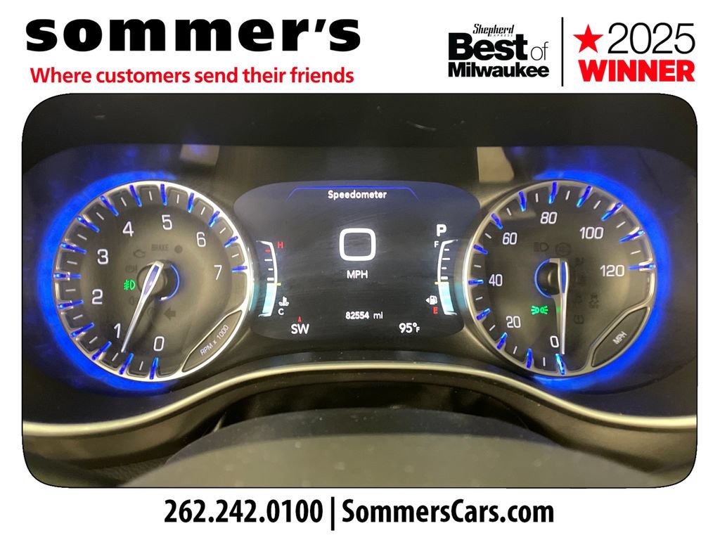 Used 2018 Chrysler Pacifica Limited w/ Tire & Wheel Group FWD image 13
