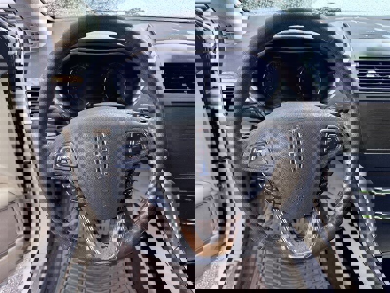 Used 2013 Lincoln MKZ image 7