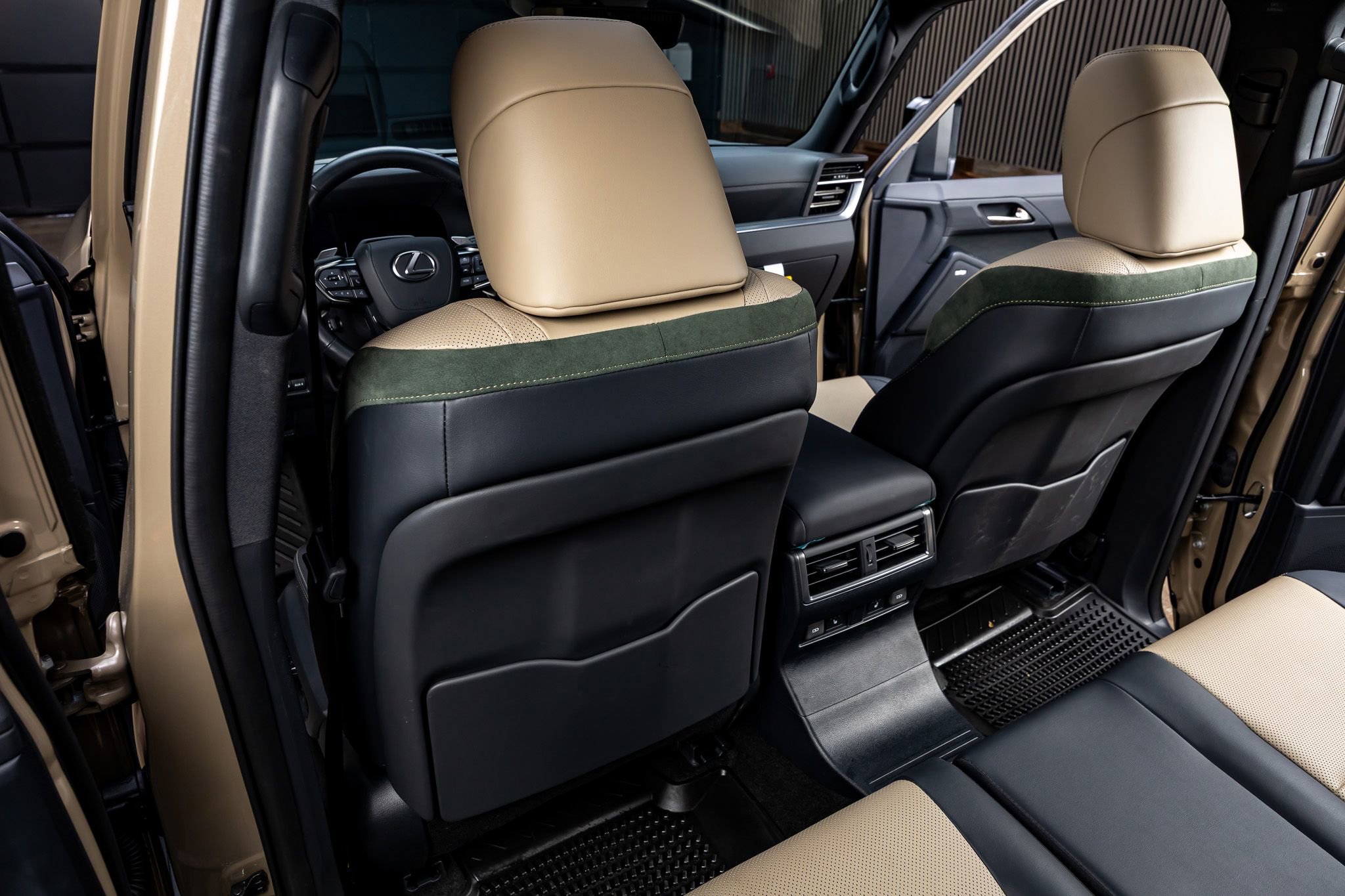 Used 2025 Lexus GX 550 550 Overtrail+ image 33