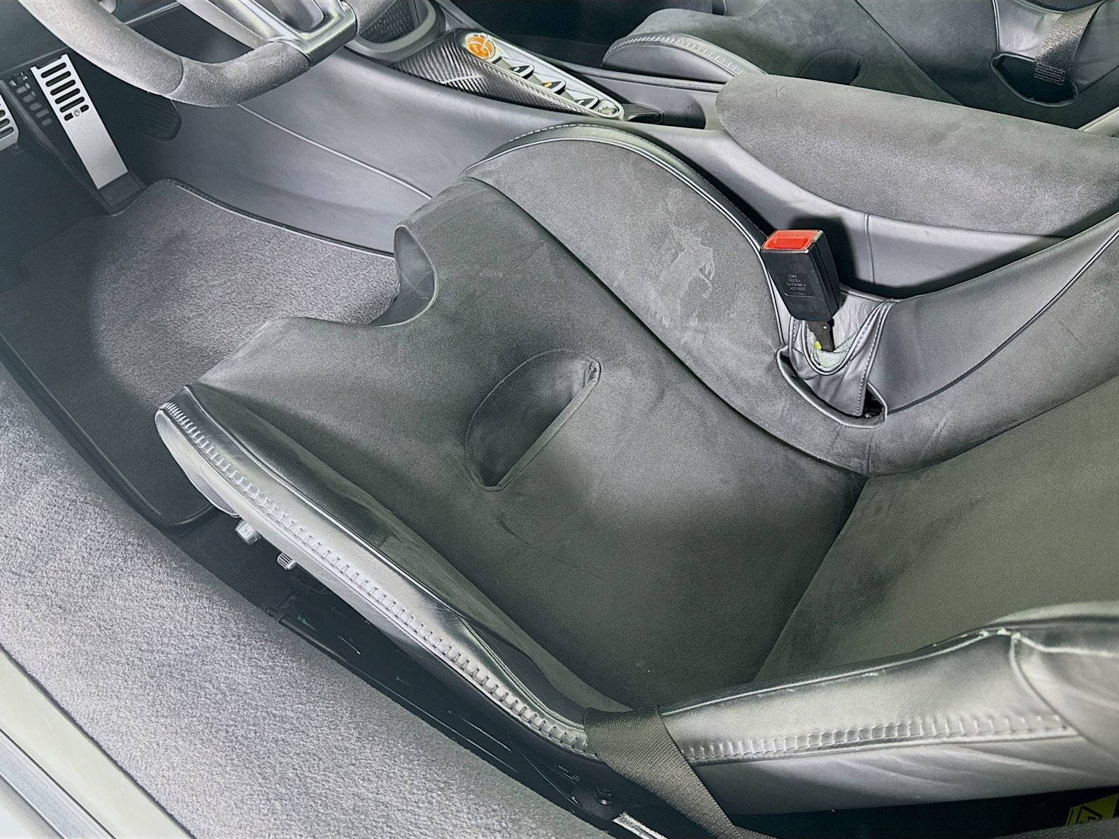 Used 2025 McLaren Artura image 18