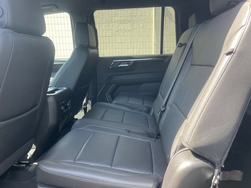 Used 2025 Chevrolet Suburban Z71 AWD/4WD image 12