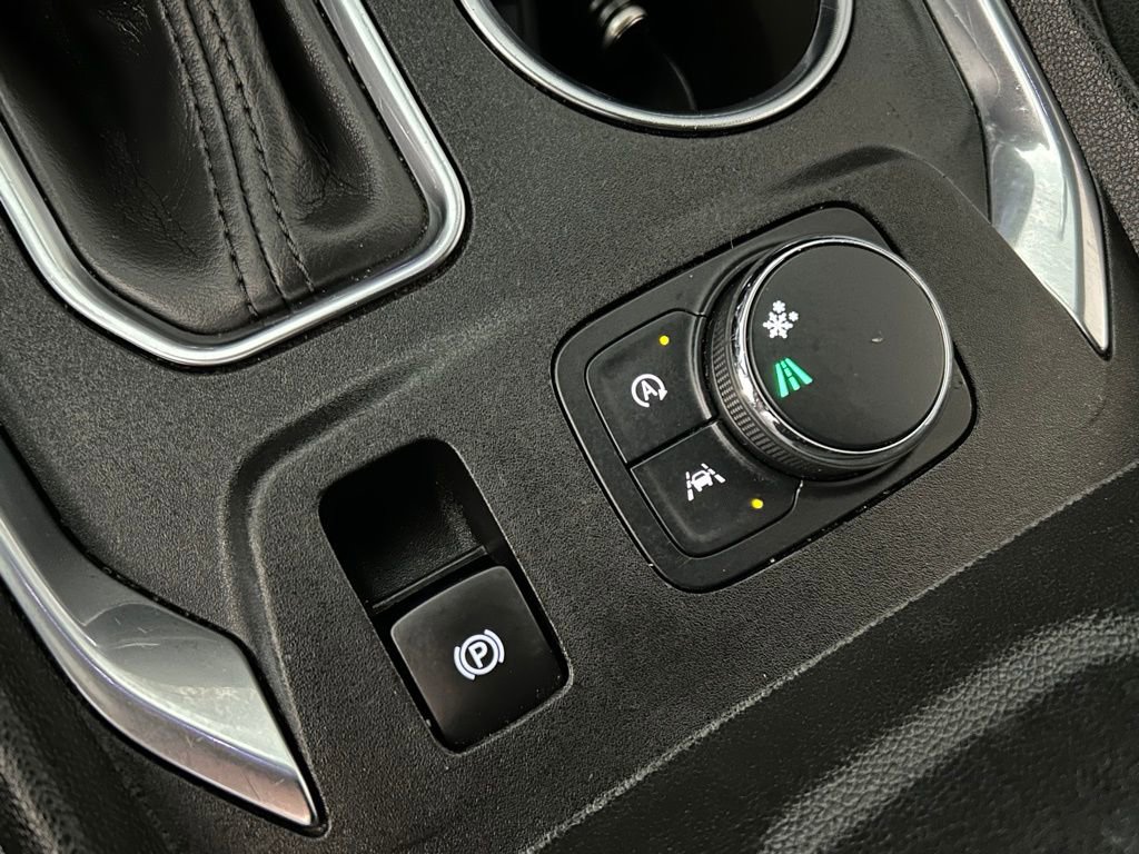 Used 2023 Chevrolet Traverse LT image 48