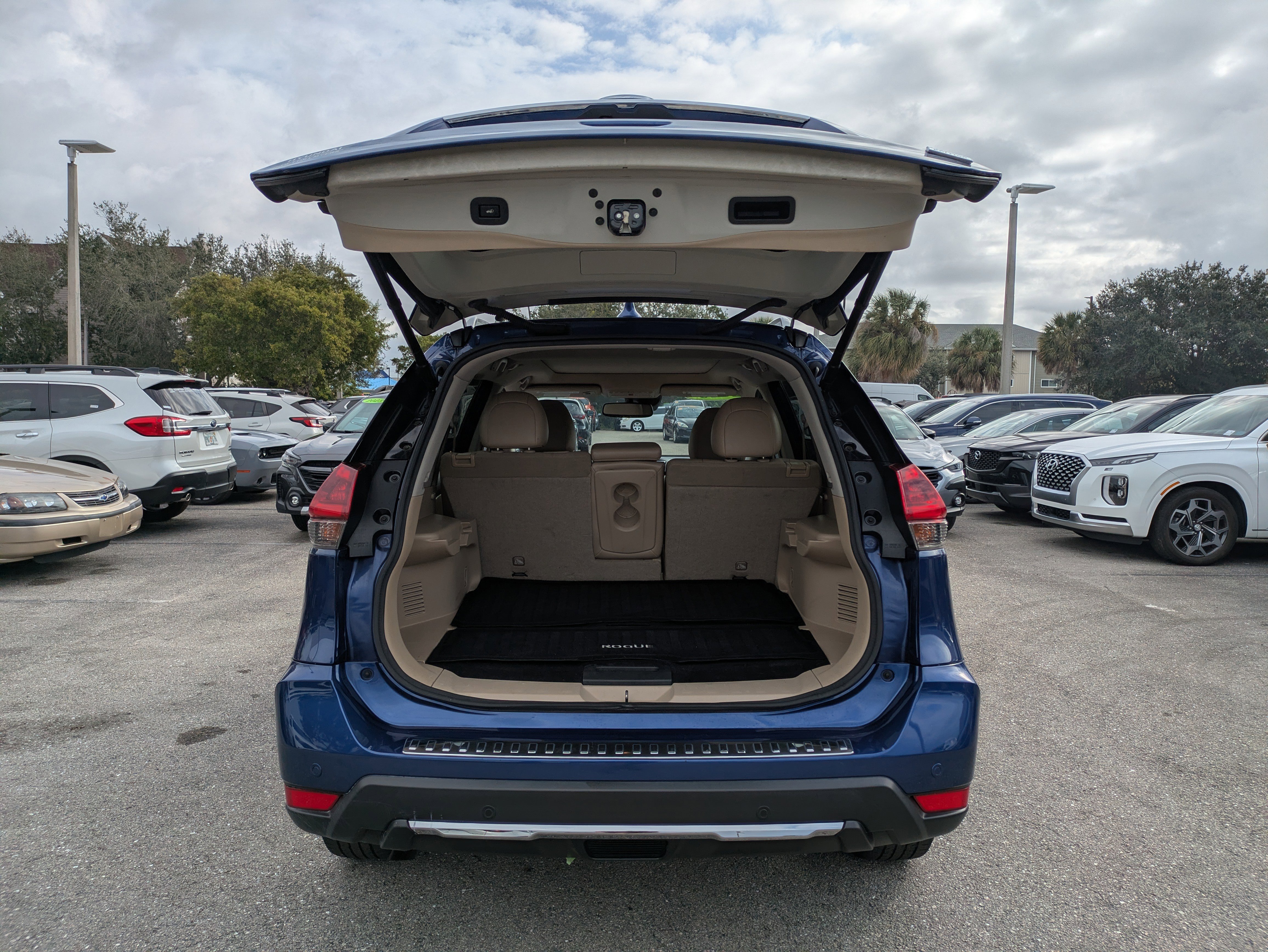 Used 2020 Nissan Rogue SL w/ Premium Package image 13