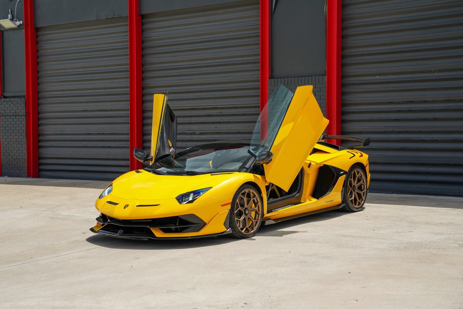 Used 2021 Lamborghini Aventador SVJ AWD/4WD video 1