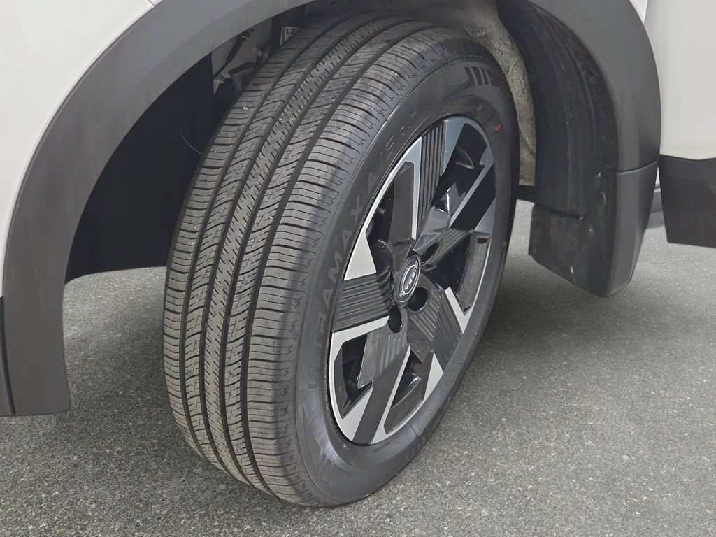 Used 2025 Nissan Kicks SV AWD/4WD image 30