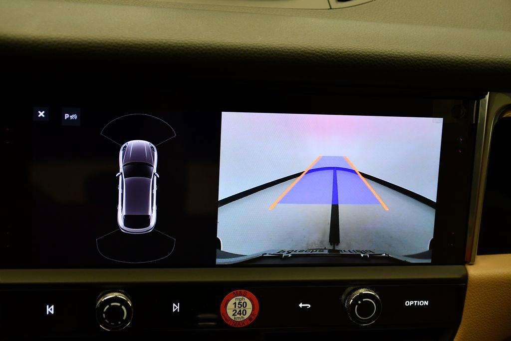 Certified 2025 Porsche Macan image 30