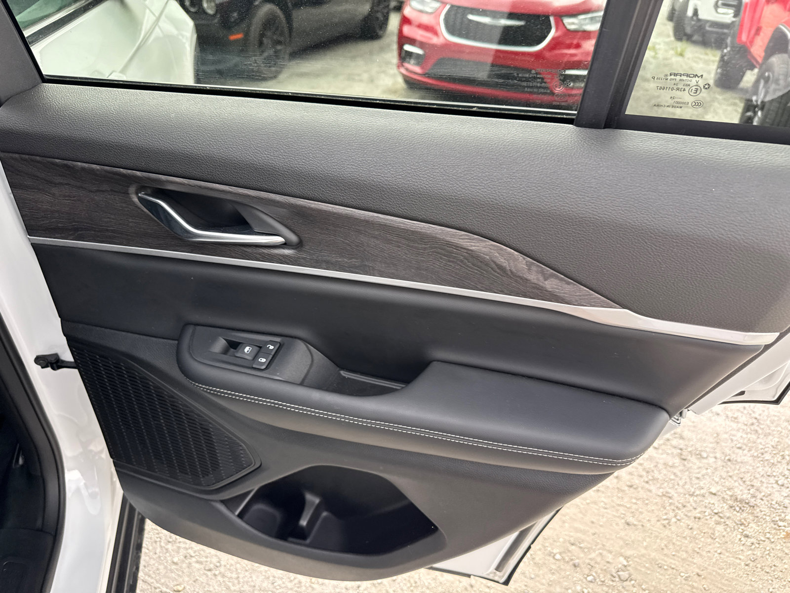 Used 2025 Jeep Grand Cherokee Limited AWD/4WD image 18