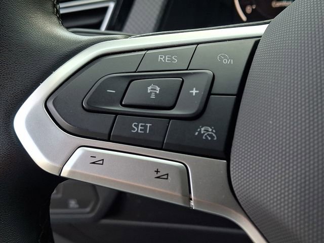 Used 2025 Volkswagen Atlas Peak Edition SE image 23