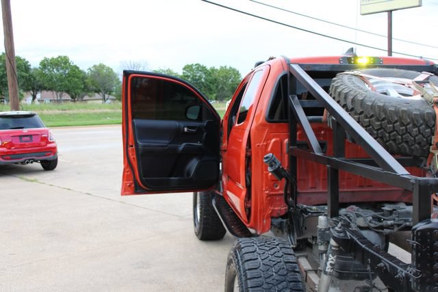 Used 2016 Toyota Tacoma TRD Off-Road w/ Premium & Technology Package AWD/4WD image 9