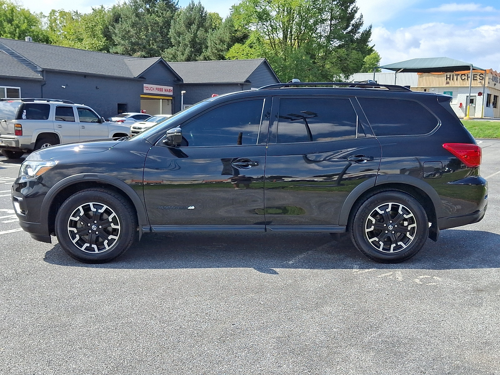 Used 2020 Nissan Pathfinder SL AWD/4WD image 4