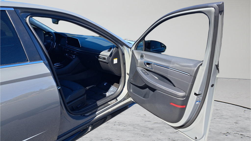 Used 2022 Hyundai Sonata Limited w/ Cargo Package FWD image 15