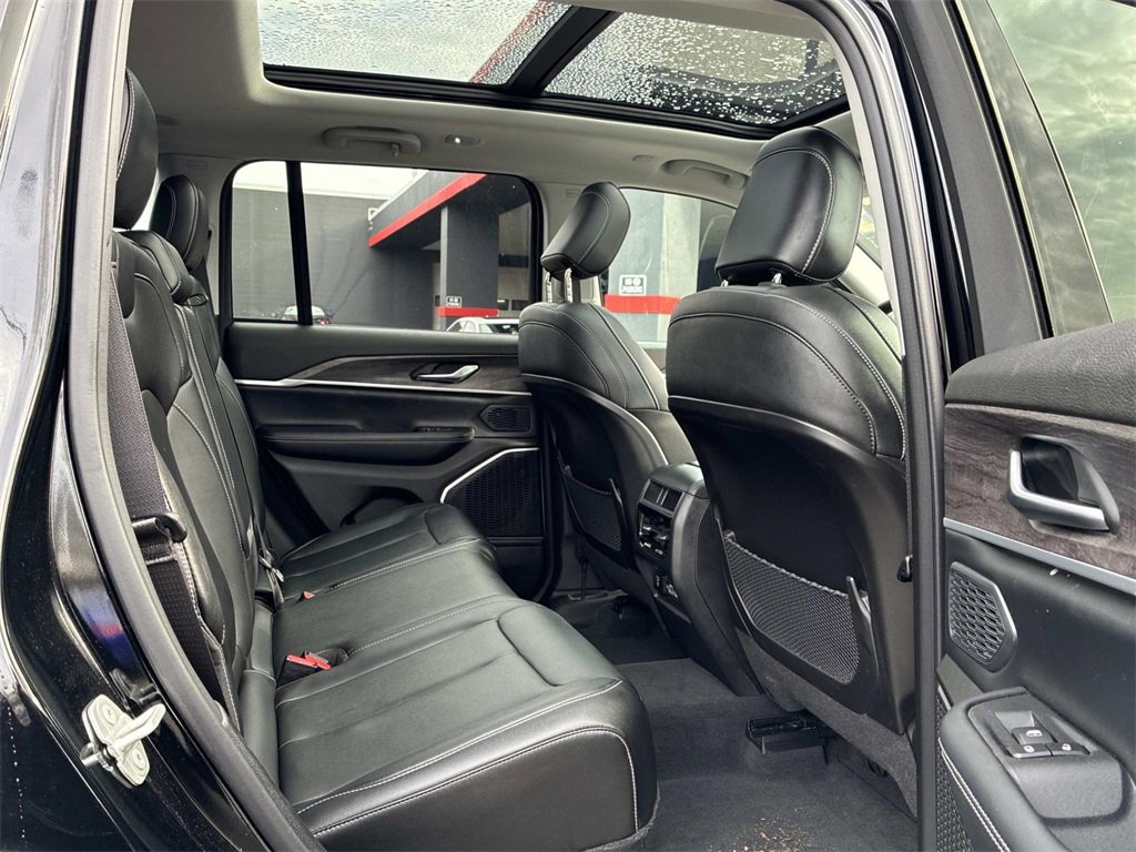 Used 2023 Jeep Grand Cherokee 4WD 4xe image 12