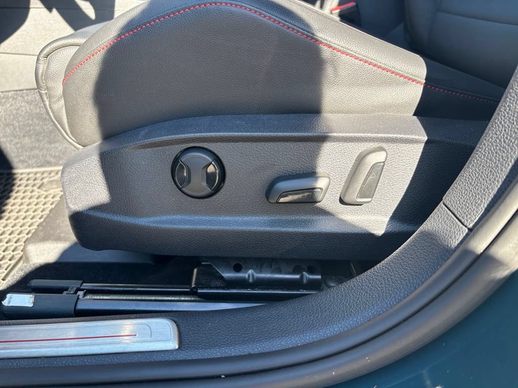 Used 2018 Volkswagen GTI 4-Door FWD image 15