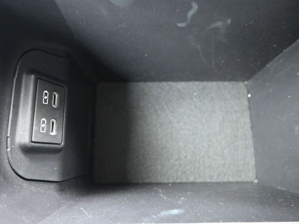 Used 2025 Toyota RAV4 LE image 39