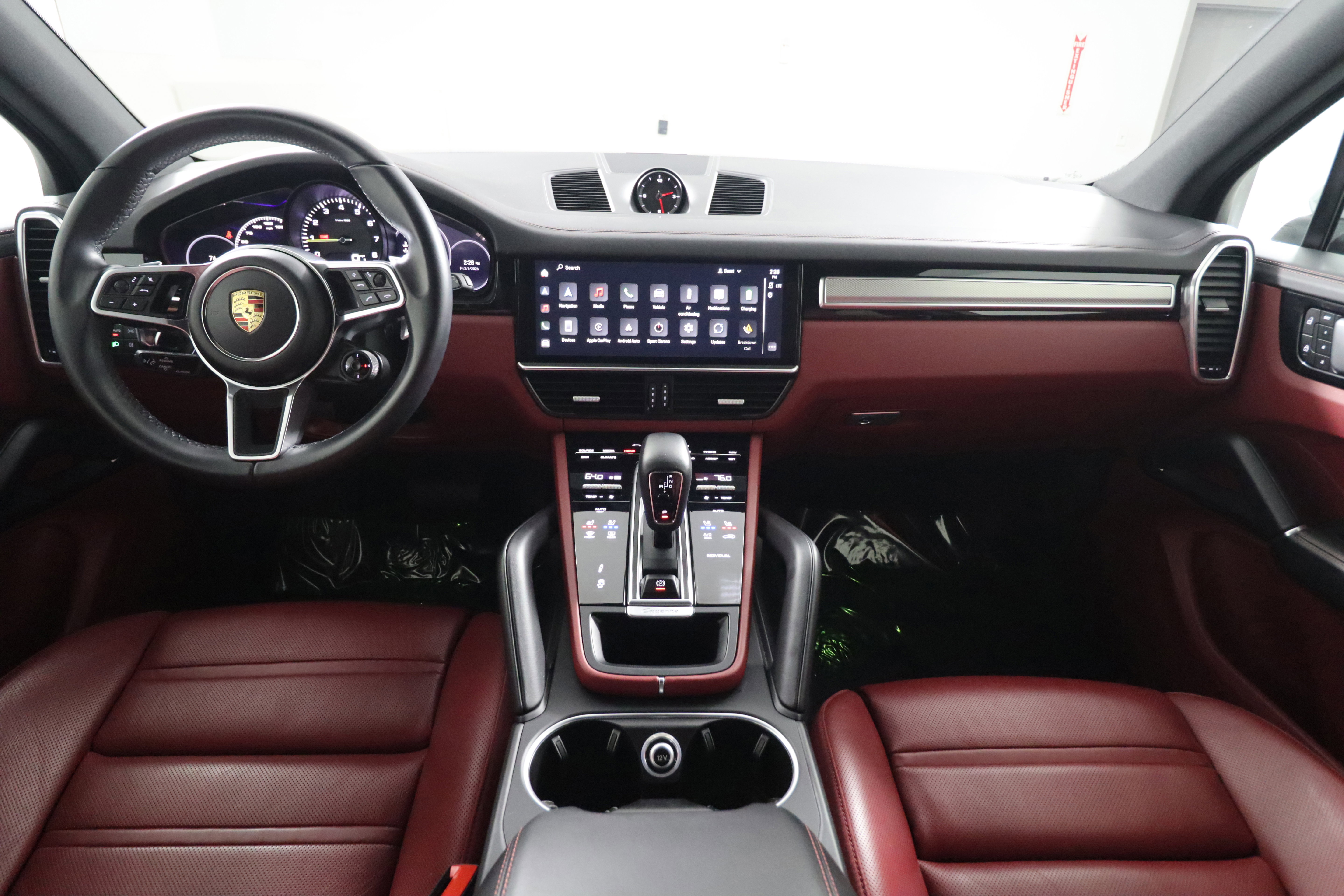 Certified 2023 Porsche Cayenne Platinum Edition image 13