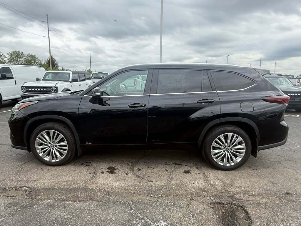 Used 2025 Toyota Highlander Platinum AWD/4WD image 6