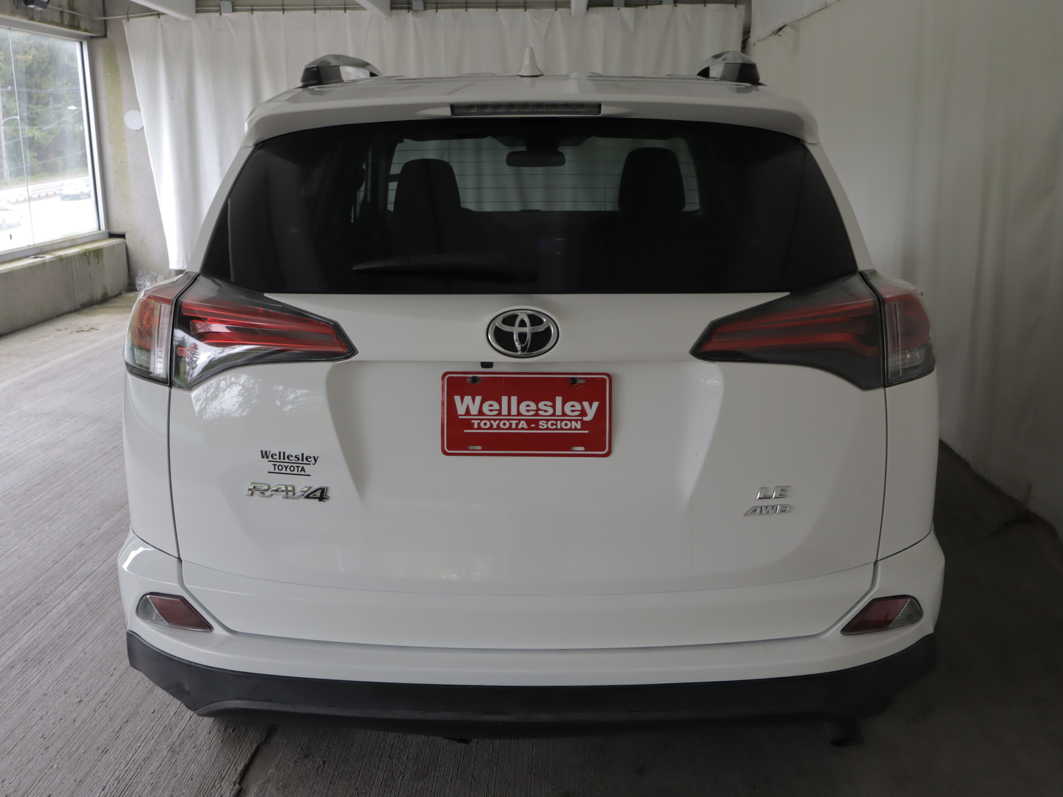 Used 2018 Toyota RAV4 LE w/ All Weather Liner Package AWD/4WD image 24
