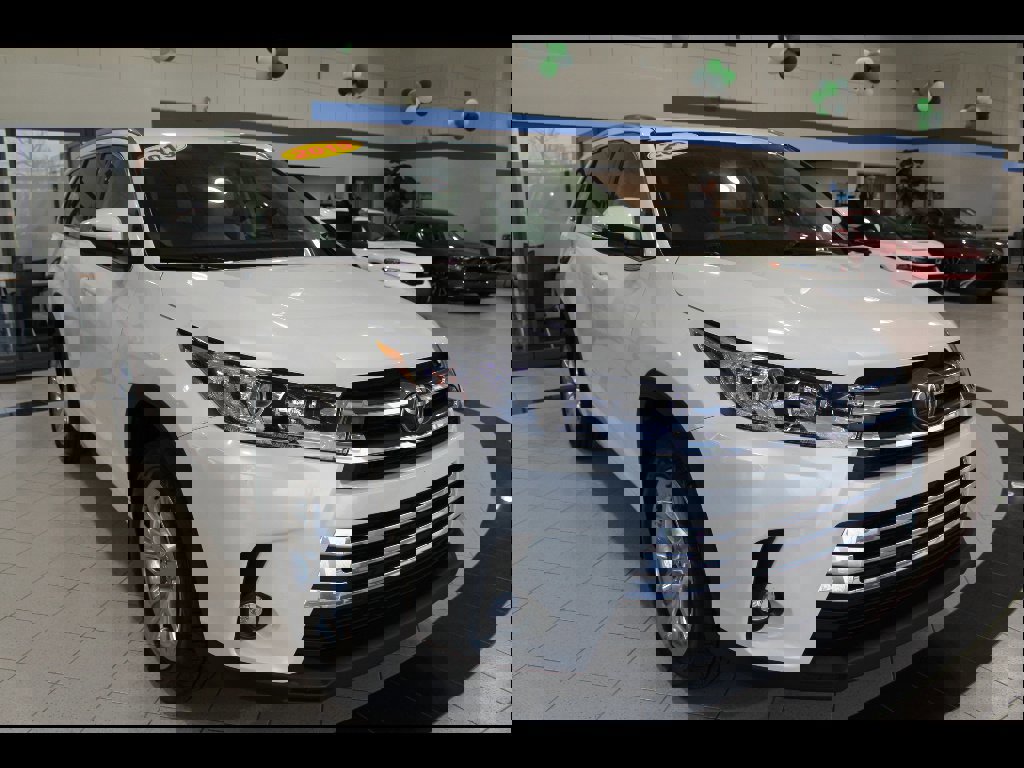 Used 2019 Toyota Highlander Limited image 3