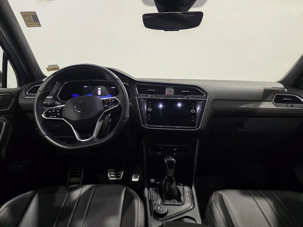 Used 2022 Volkswagen Tiguan SE R-Line image 11
