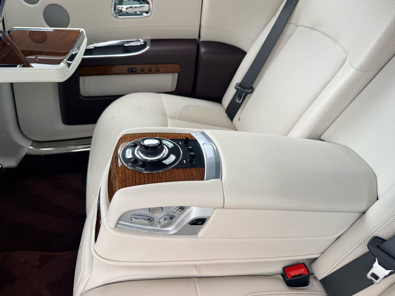 Used 2012 Rolls-Royce Ghost RWD image 36