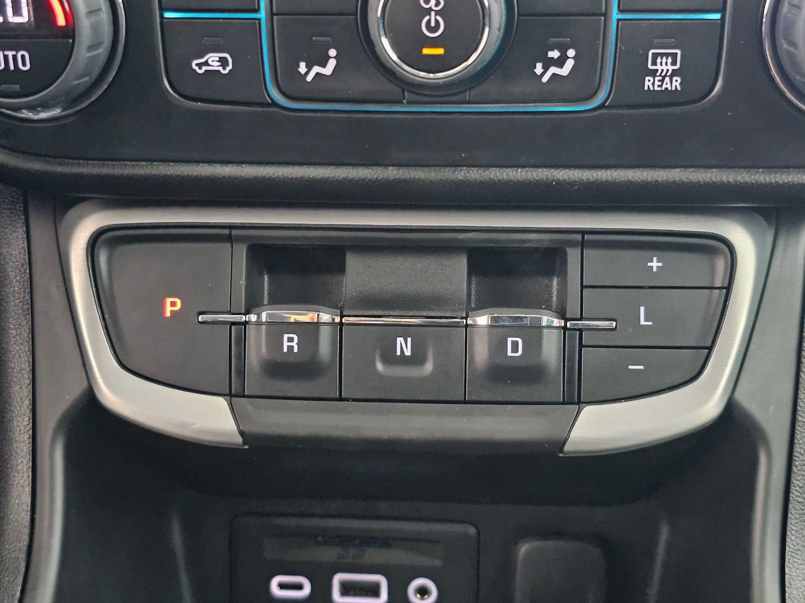 Used 2023 GMC Terrain SLT image 32