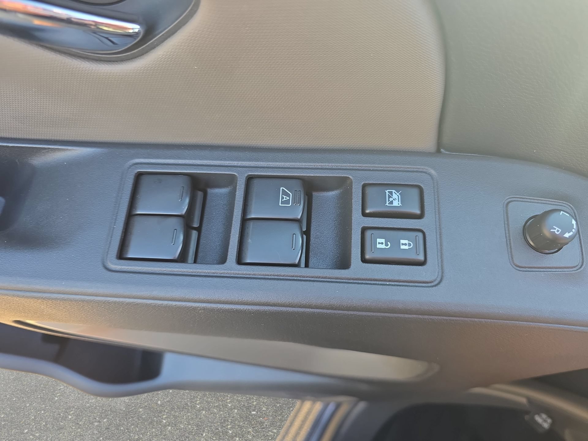 Used 2024 Nissan Frontier SV w/ Technology Package RWD image 27