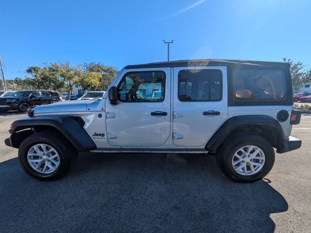 Used 2023 Jeep Wrangler Unlimited Sport AWD/4WD image 6