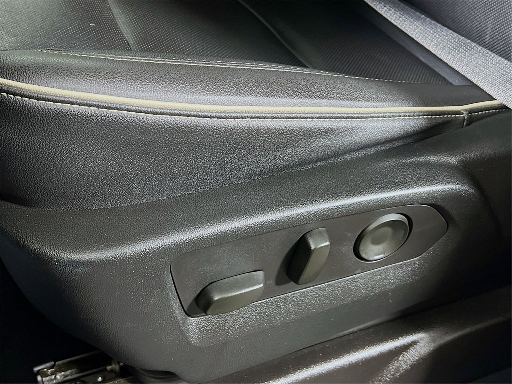 Used 2023 Chevrolet Suburban Premier image 18