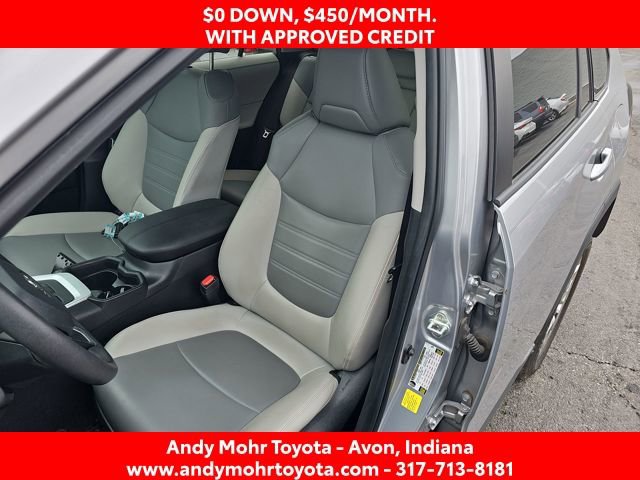 Used 2021 Toyota RAV4 XLE Premium image 10