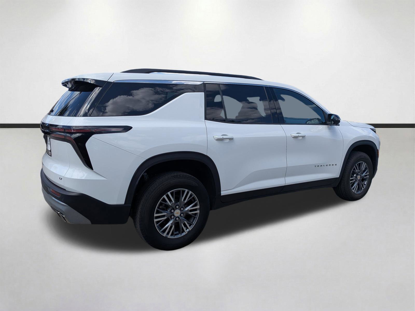 Used 2024 Chevrolet Traverse LT FWD image 4
