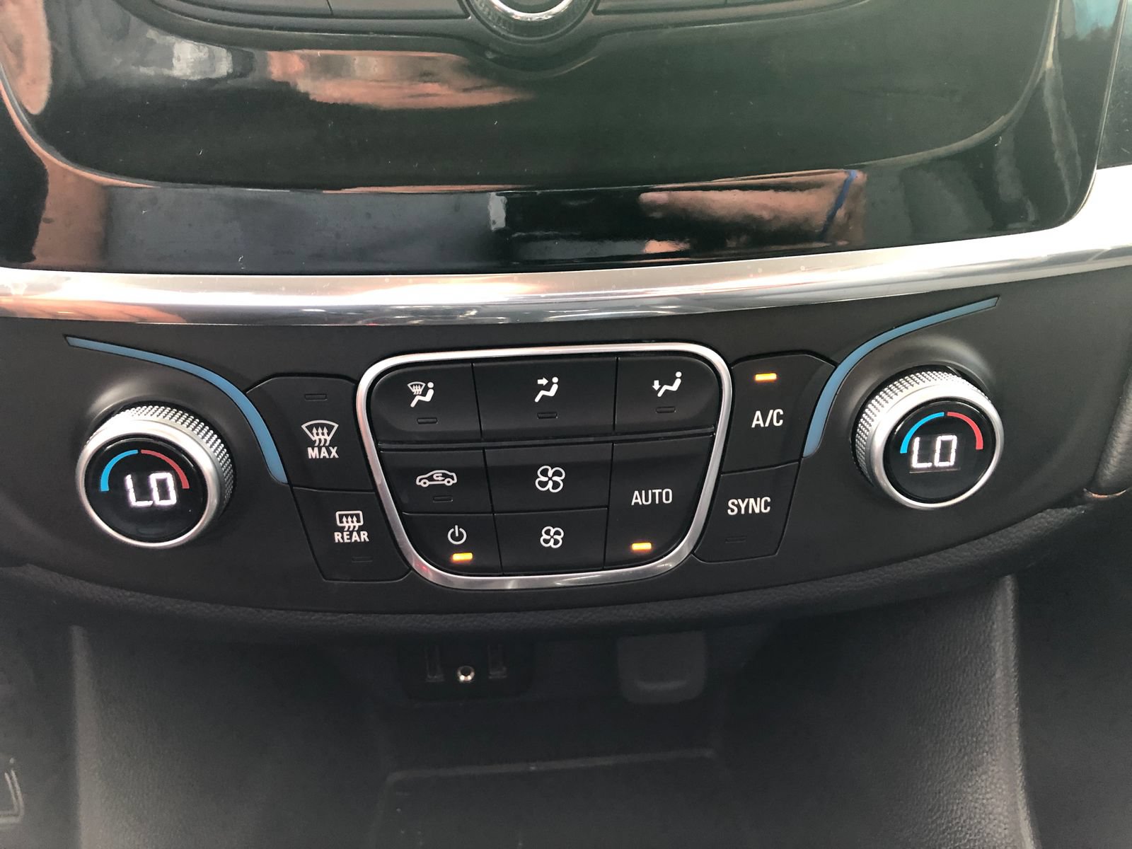 Used 2018 Chevrolet Traverse LS FWD image 26