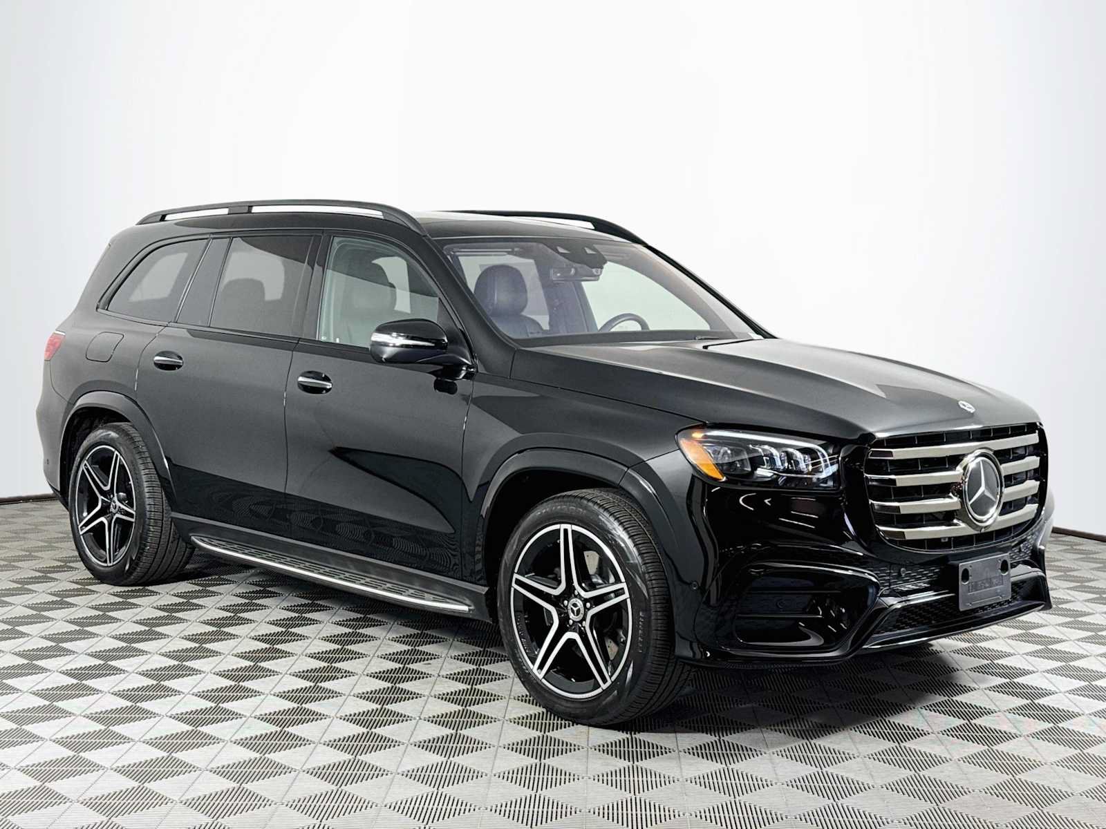Used 2024 Mercedes-Benz GLS 450 4MATIC image 3
